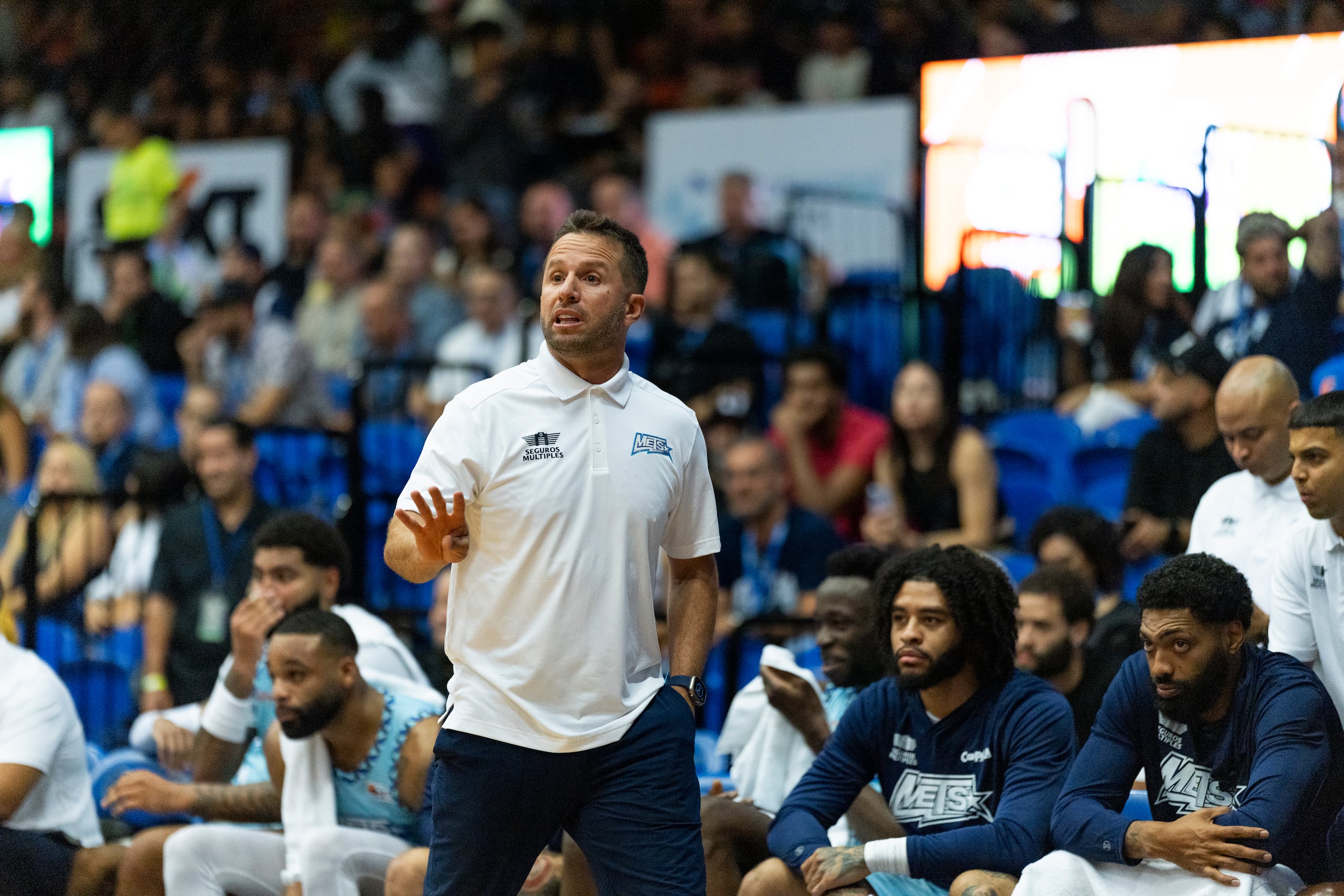 Detrás de las líneas, Barea dirigió a los Mets de Guaynabo desde la pasada temporada del BSN.