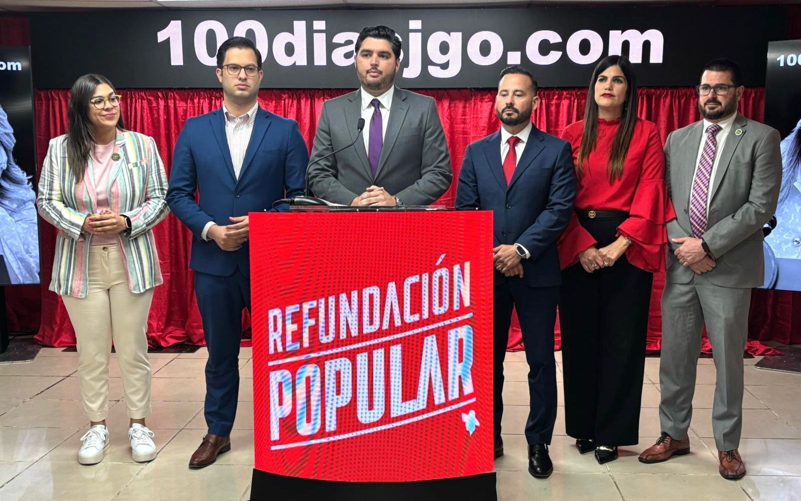 El secretario del PPD, Manuel Calderón Cerame, acompañado de otros líderes populares, reacciona al mensaje de la gobernadora Jenniffer González con motivo de los 100 días.